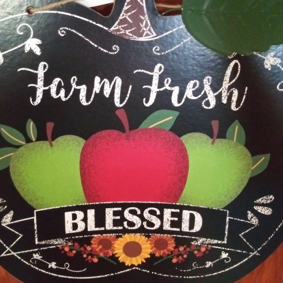"Farm Fresh Blessed" Apple Sign - Picture 4 of 9